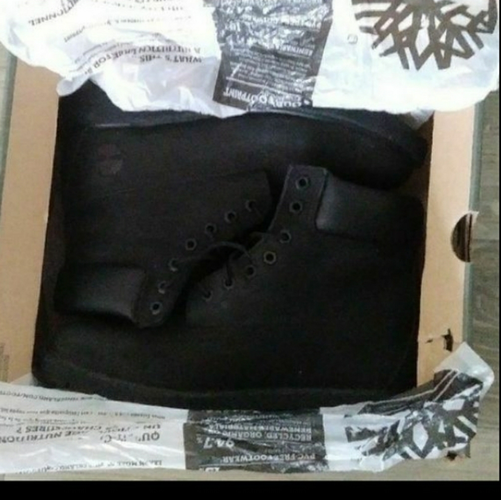 Men's size 9.5 water resistant Suede Timberlands!!